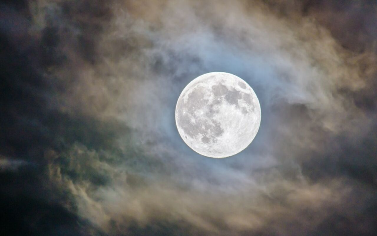 LA NAISSANCE DE LA LUNE LA NAISSANCE DE LA LUNE